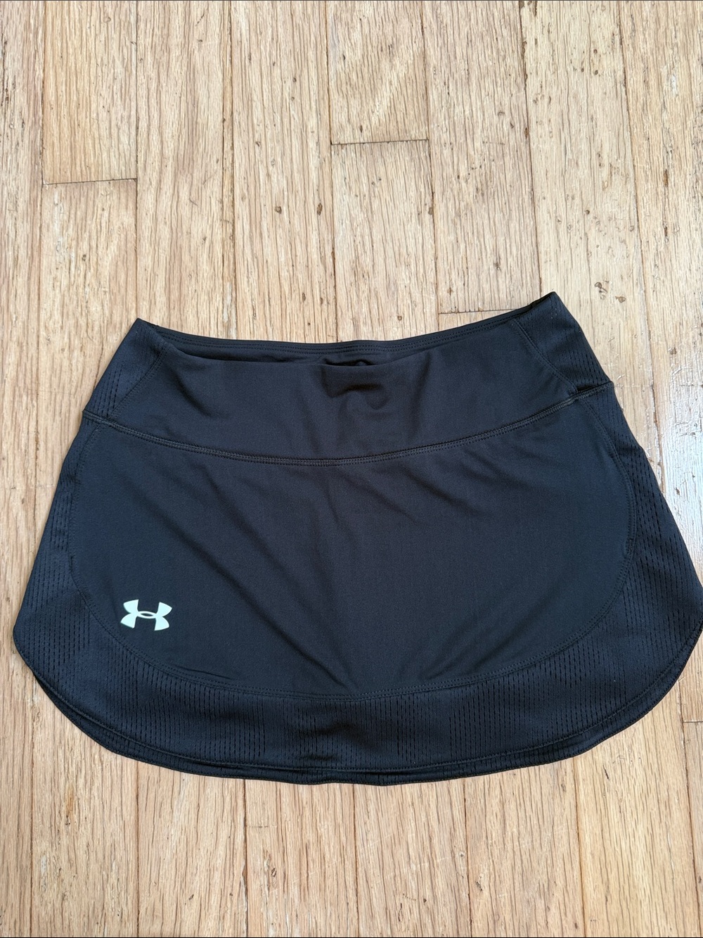 UA WOMEN'S UNEDGED SKORT